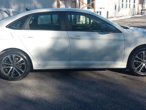 Used 2024 Volkswagen Jetta Sport image 8