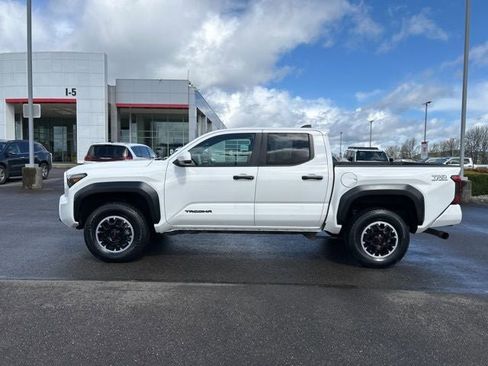 Used 2024 Toyota Tacoma TRD Off-Road AWD/4WD image 13