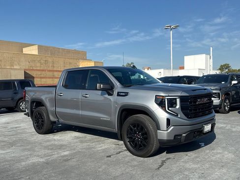 Used 2025 GMC Sierra 1500 Elevation AWD/4WD image 3