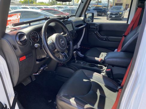 Used 2018 Jeep Wrangler Unlimited Rubicon AWD/4WD image 13