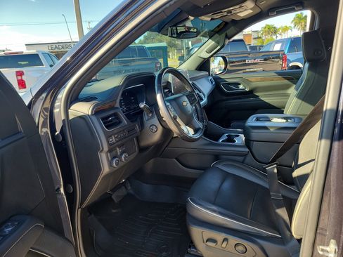 Used 2022 Chevrolet Suburban Premier image 21