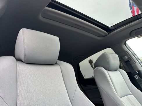 Used 2018 Honda Accord EX image 18