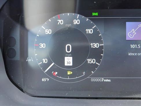 Certified 2024 Land Rover Discovery Dynamic SE image 24