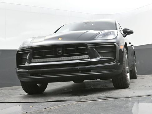 New 2025 Porsche Macan image 37