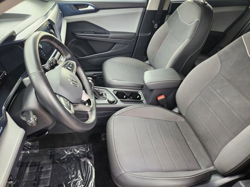 Certified 2024 Volkswagen Taos SE image 7