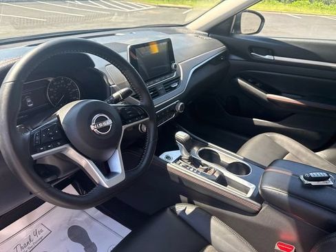 Used 2025 Nissan Altima 2.5 SR FWD image 8