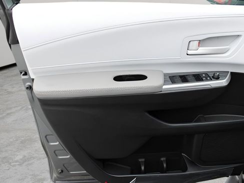 Used 2026 Toyota Sienna LE image 16