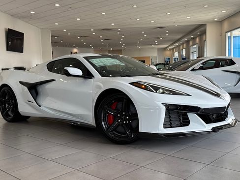 New 2025 Chevrolet Corvette E-Ray image 2