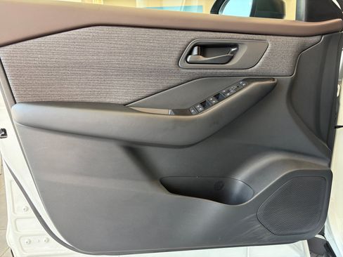 Used 2023 Nissan Rogue S FWD image 10
