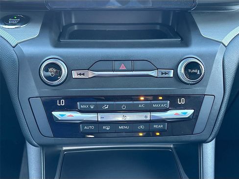 Used 2020 Ford Explorer XLT w/ Equipment Group 202A RWD image 17