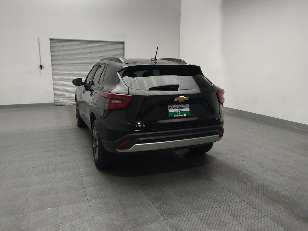 Used 2025 Chevrolet Trax LT w/ LT Convenience Package FWD image 6