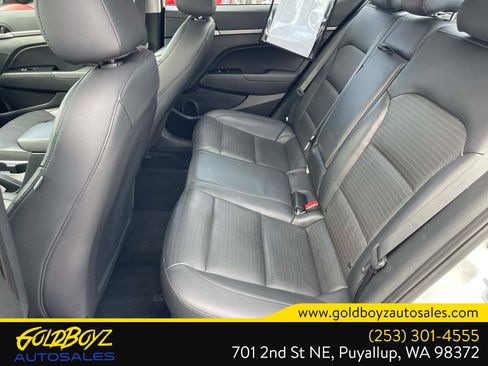 Used 2017 Hyundai Elantra Limited w/ Limited Tech Package 04 FWD image 17