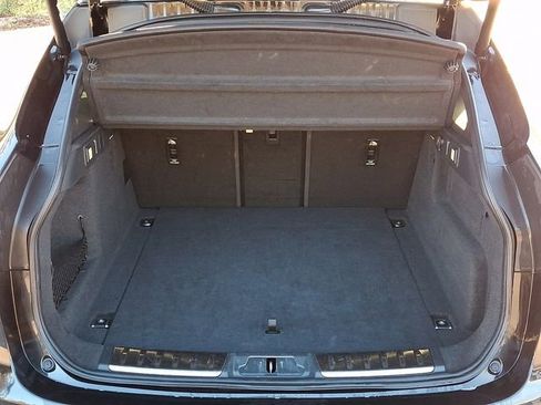 Used 2024 Jaguar F-PACE R-Dynamic S image 32