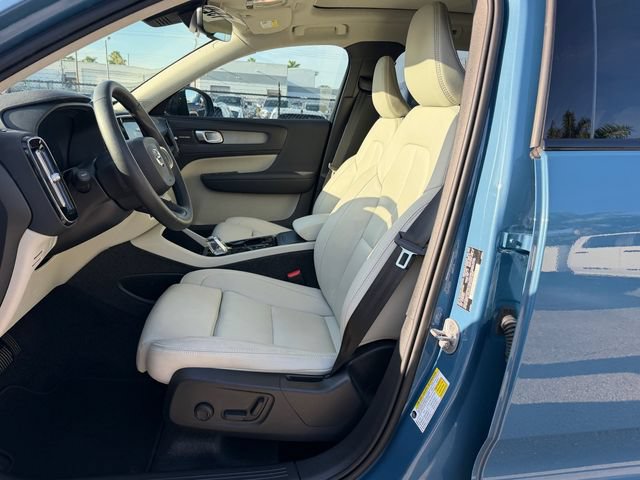 Certified 2025 Volvo XC40 B5 Ultra AWD/4WD image 12