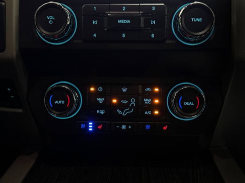 Used 2021 Ford F250 Lariat w/ Lariat Ultimate Package AWD/4WD image 6
