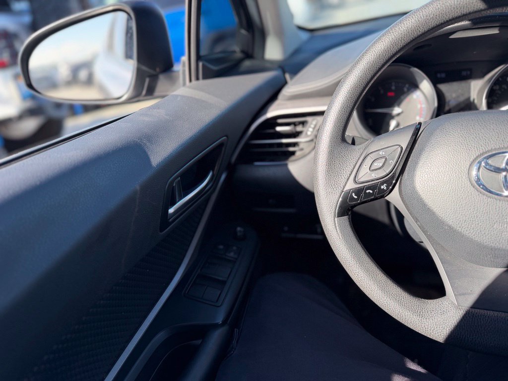 Used 2020 Toyota C-HR LE FWD image 7