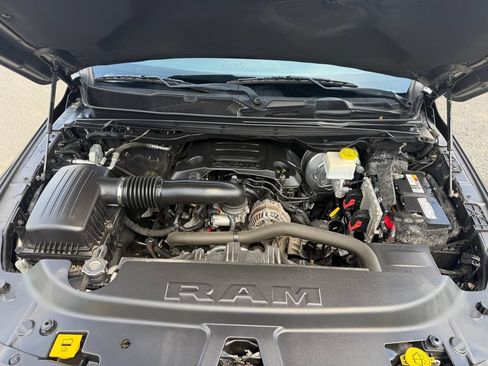Used 2019 RAM 1500 Laramie AWD/4WD image 8