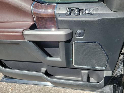 Used 2016 Ford F150 Platinum w/ Equipment Group 701A Luxury AWD/4WD image 27