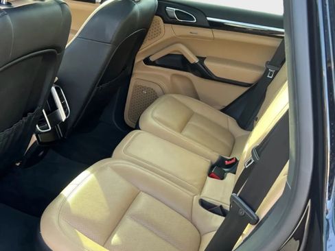 Used 2018 Porsche Cayenne Sport Utility 4D image 9