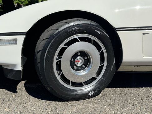 Used 1988 Chevrolet Corvette Convertible RWD image 42