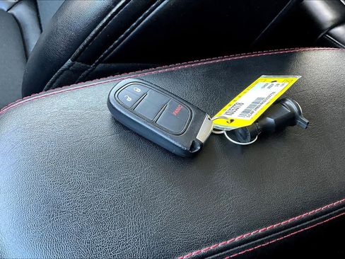Used 2019 Jeep Cherokee Trailhawk AWD/4WD image 15