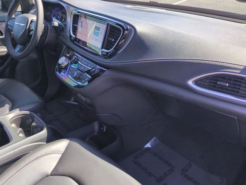 Used 2023 Chrysler Pacifica Touring-L w/ S Appearance Package image 21
