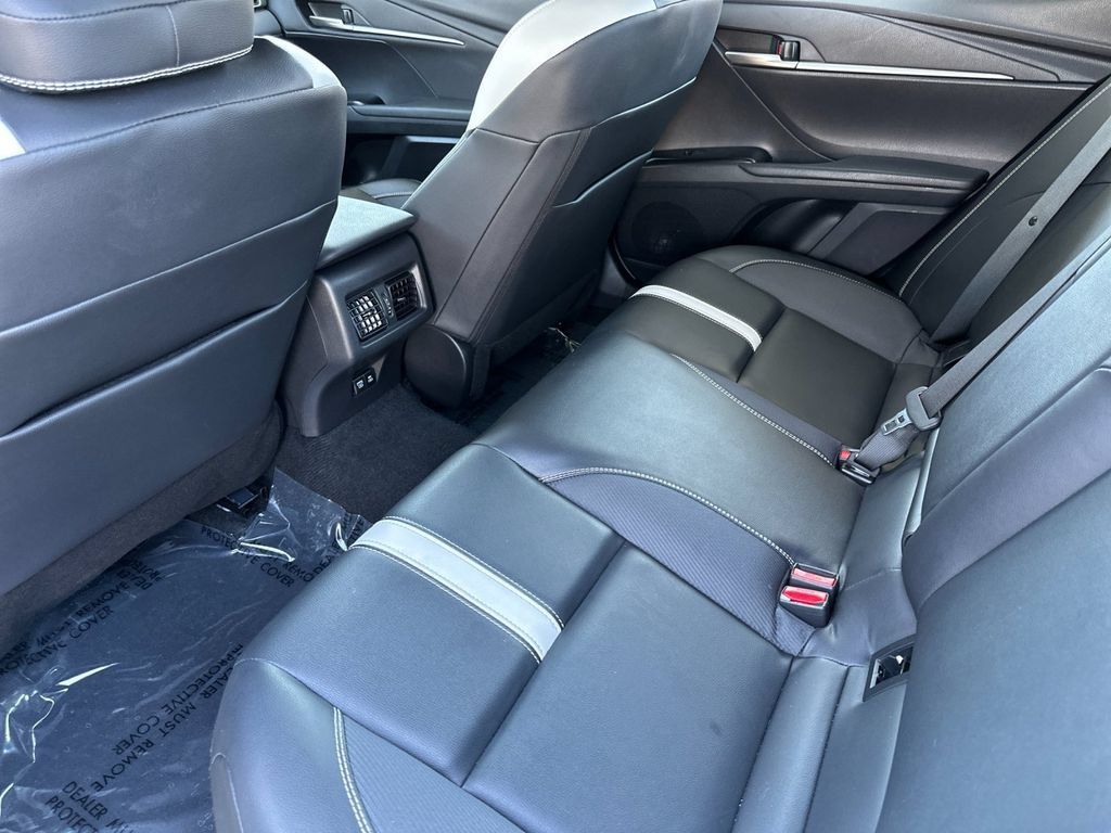 Used 2025 Toyota Camry SE FWD image 11