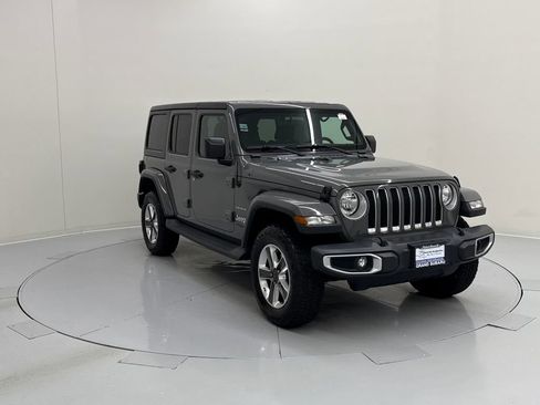 Used 2018 Jeep Wrangler Unlimited Sahara w/ Cold Weather Group AWD/4WD image 7