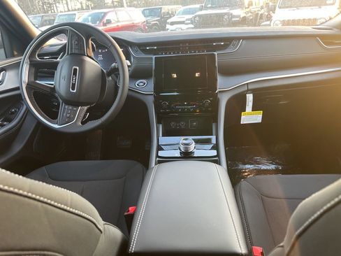 New 2025 Jeep Grand Cherokee Laredo X image 15