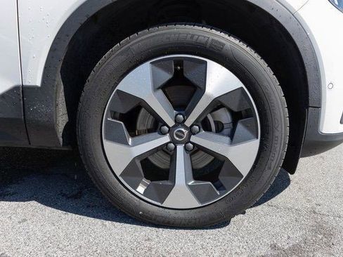 Used 2024 Volvo XC40 B5 Plus image 10
