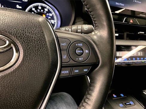 Used 2021 Toyota Venza XLE image 24