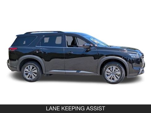 Used 2025 Nissan Pathfinder SV FWD image 6