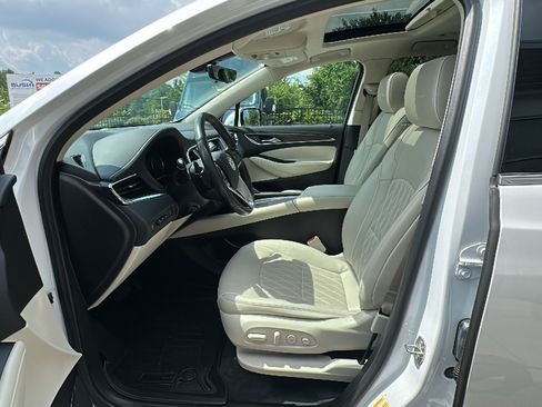 Used 2022 Buick Enclave Avenir w/ Avenir Technology Package AWD/4WD image 13