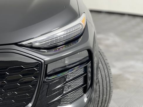 Used 2025 Audi Q6 e-tron Premium Plus AWD/4WD image 7