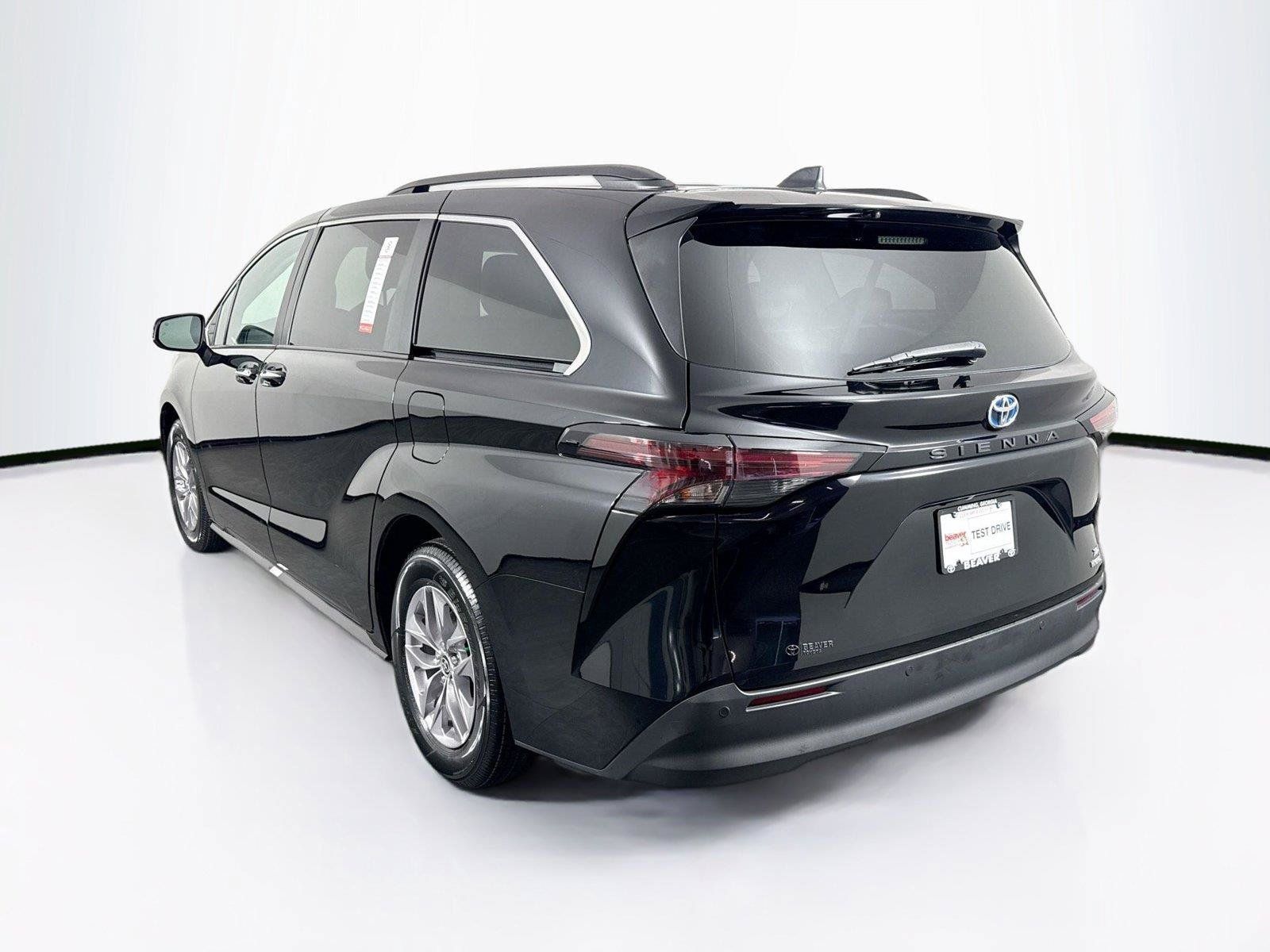 Certified 2024 Toyota Sienna XLE FWD image 12