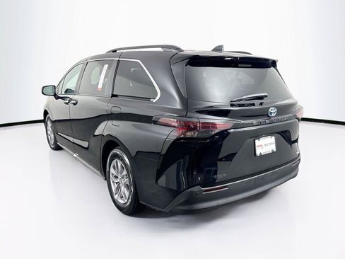 Certified 2024 Toyota Sienna XLE FWD image 12