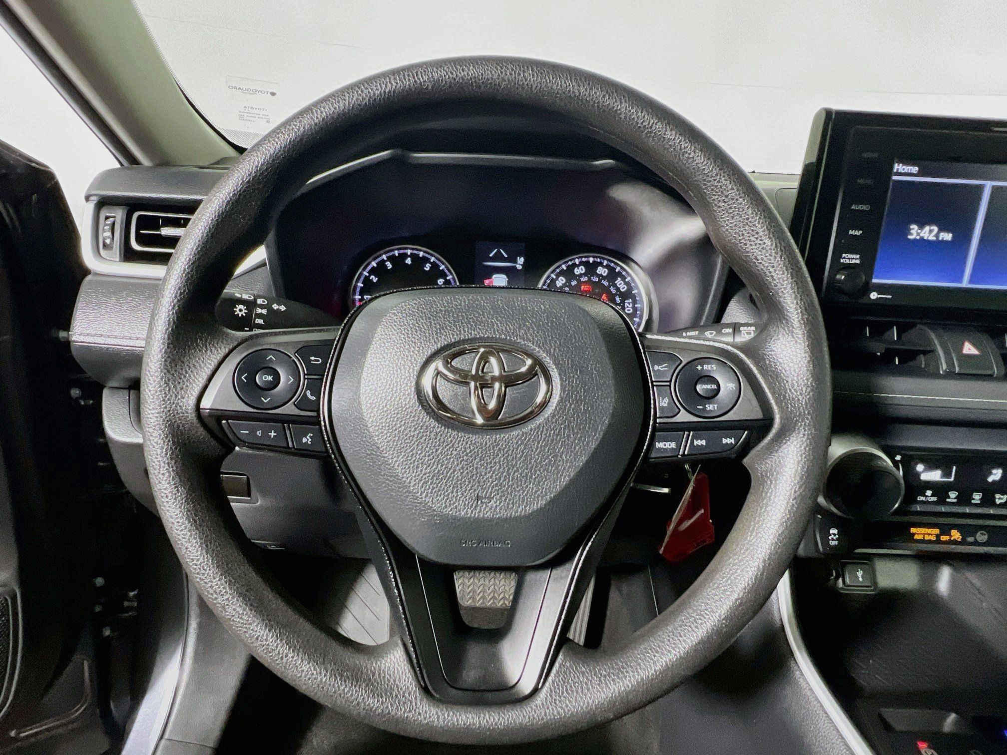 Used 2022 Toyota RAV4 LE AWD/4WD image 17