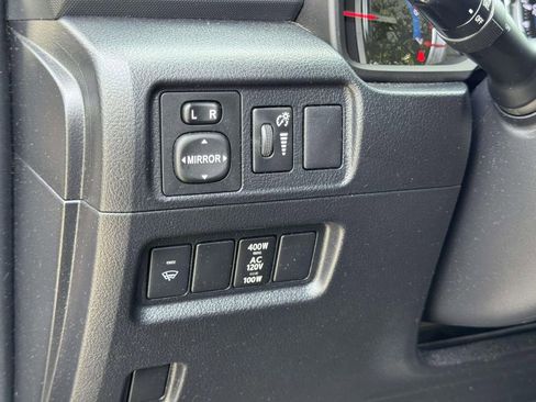 Used 2017 Toyota 4Runner TRD Off-Road AWD/4WD image 9
