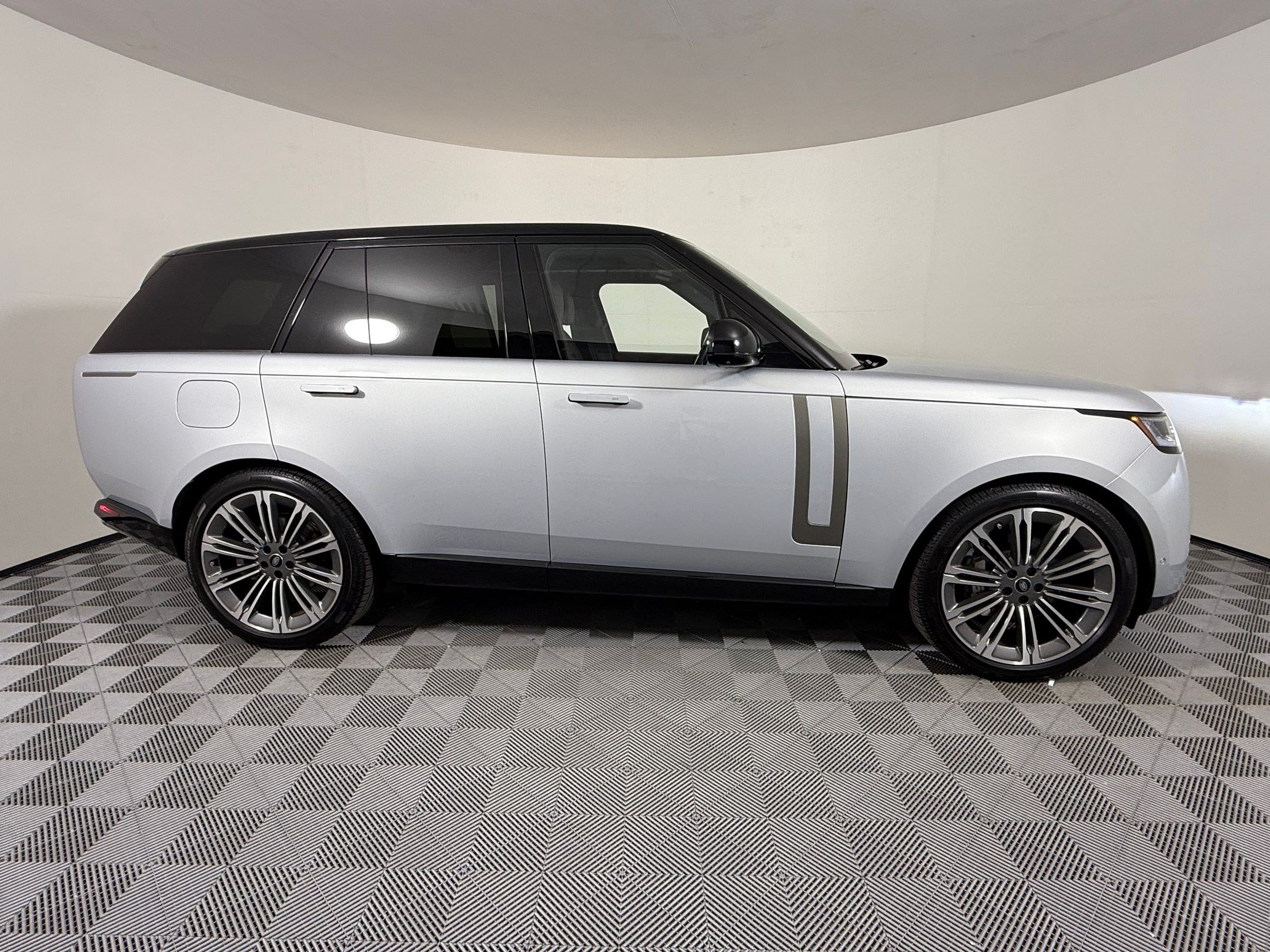 Certified 2025 Land Rover Range Rover SE AWD/4WD image 7