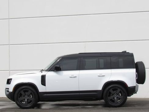 Used 2025 Land Rover Defender 110 S AWD/4WD image 4
