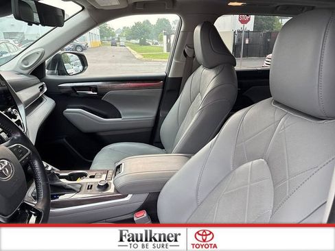 Used 2021 Toyota Highlander Platinum AWD/4WD image 26