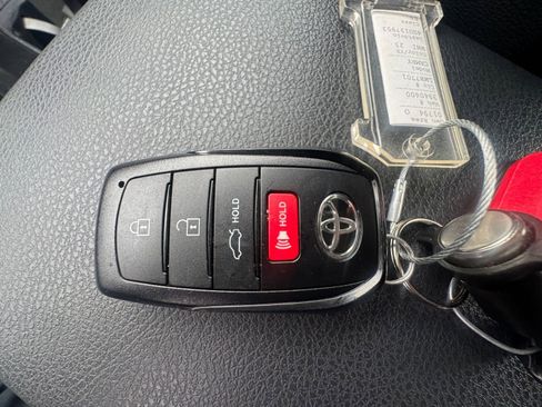 Used 2025 Toyota Camry SE image 18