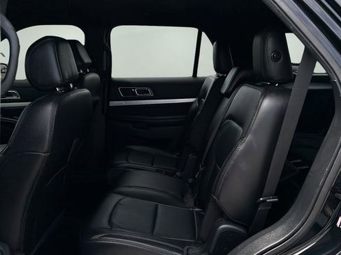 Used 2017 Ford Explorer XLT w/ Equipment Group 202A FWD image 14