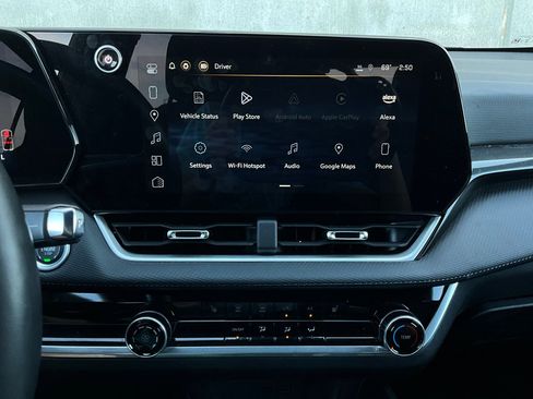 Used 2025 Chevrolet Equinox LT image 23