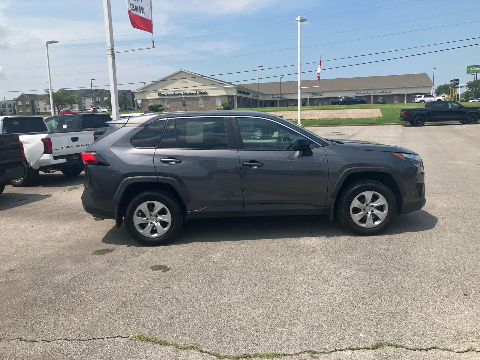 Certified 2023 Toyota RAV4 LE AWD/4WD image 10