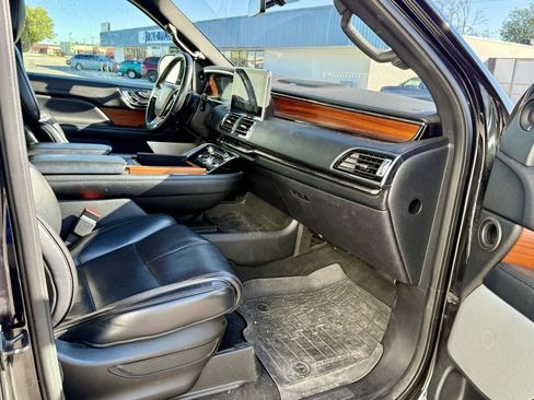 Used 2019 Lincoln Navigator Reserve image 22