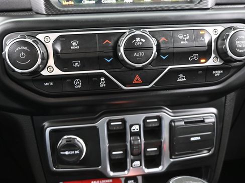 Used 2023 Jeep Gladiator Mojave image 23