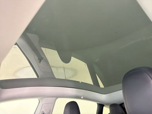 Used 2024 Tesla Model Y 2WD image 15