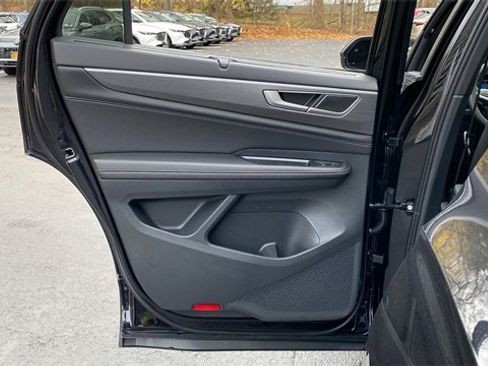 New 2026 Volkswagen Atlas Cross Sport SE image 25