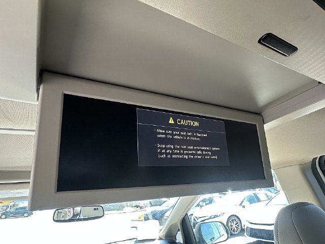Used 2015 Toyota Sienna XLE Premium FWD image 17